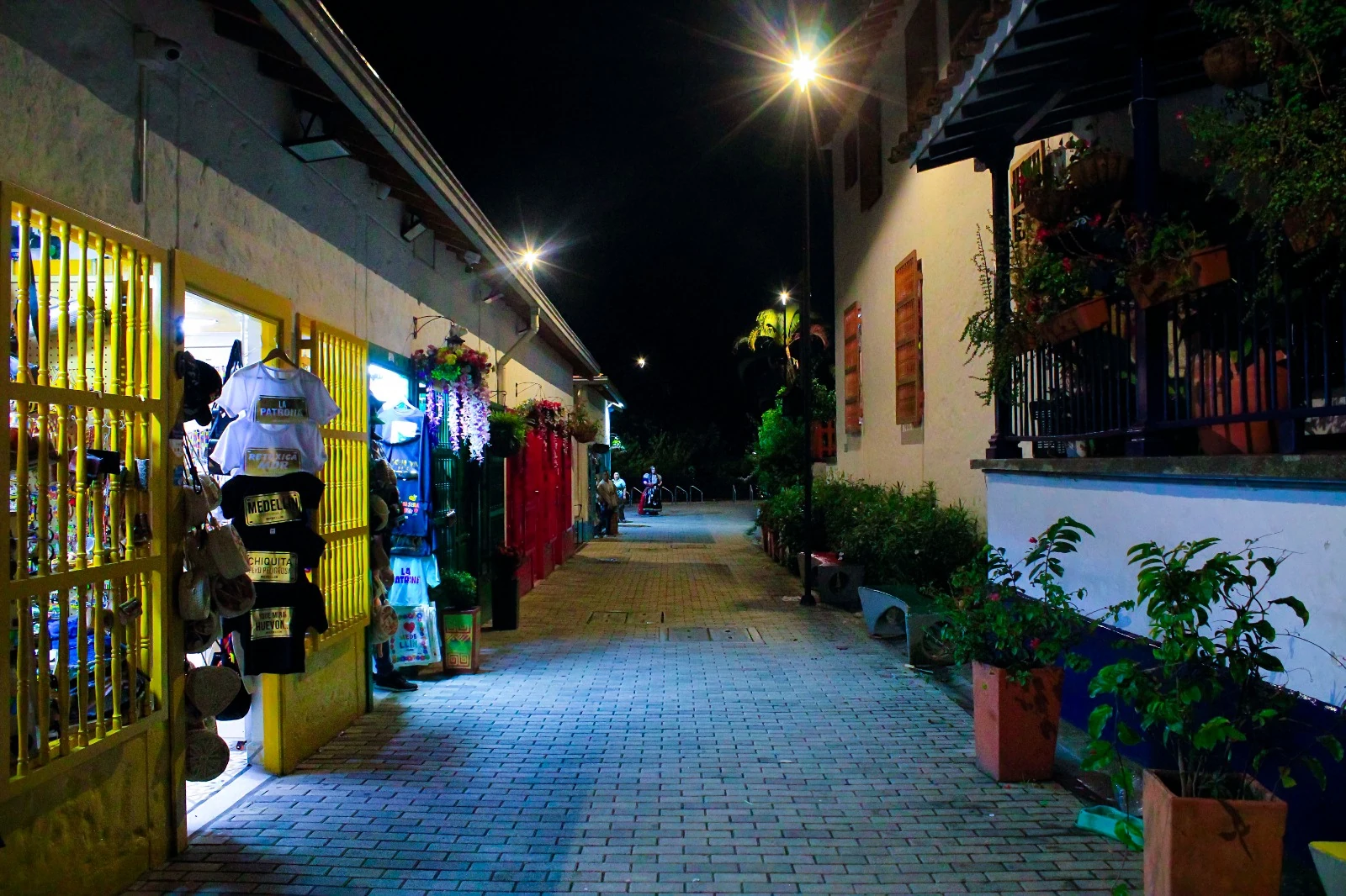 ¡Seguro y bonito! El Pueblito Paisa mejora su iluminación con un sistema más moderno y eficiente 1 Pueblito paisa 2