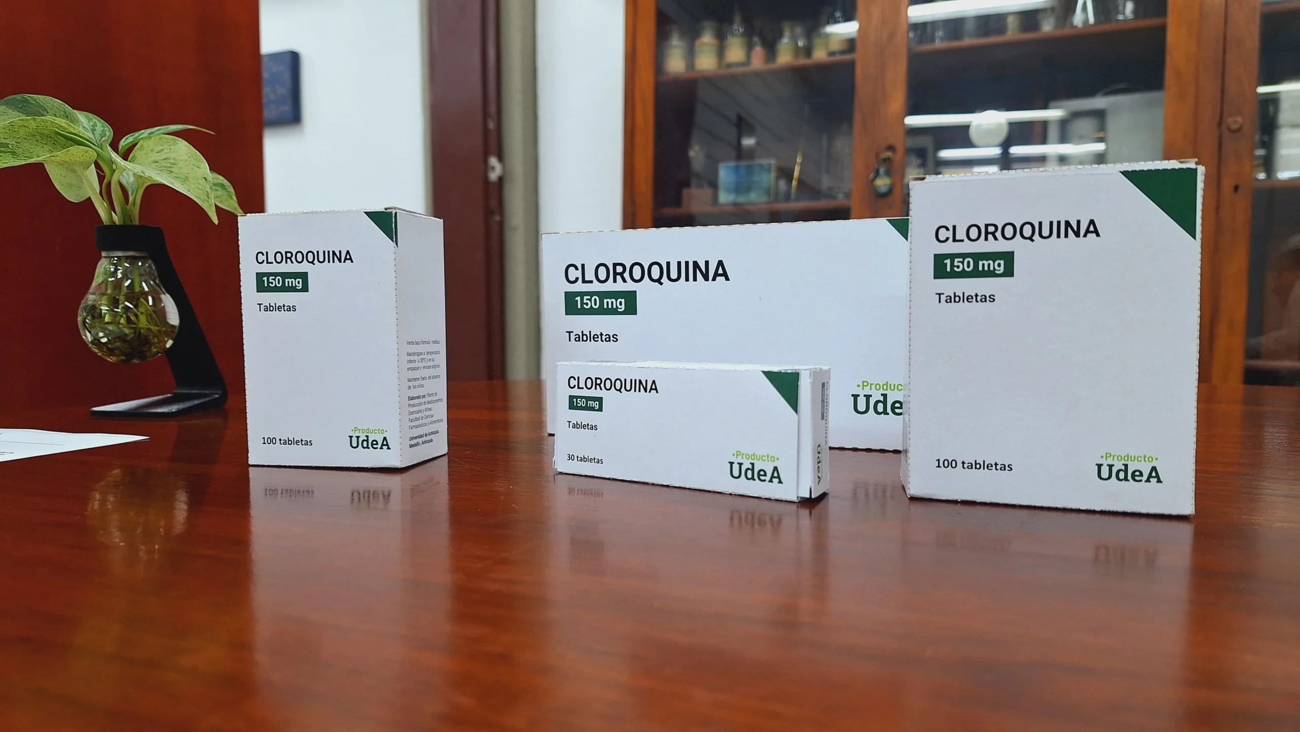 ¡Qué orgullo! UdeA recibe certificación Invima para producir medicamento para la malaria 2 UdeA-