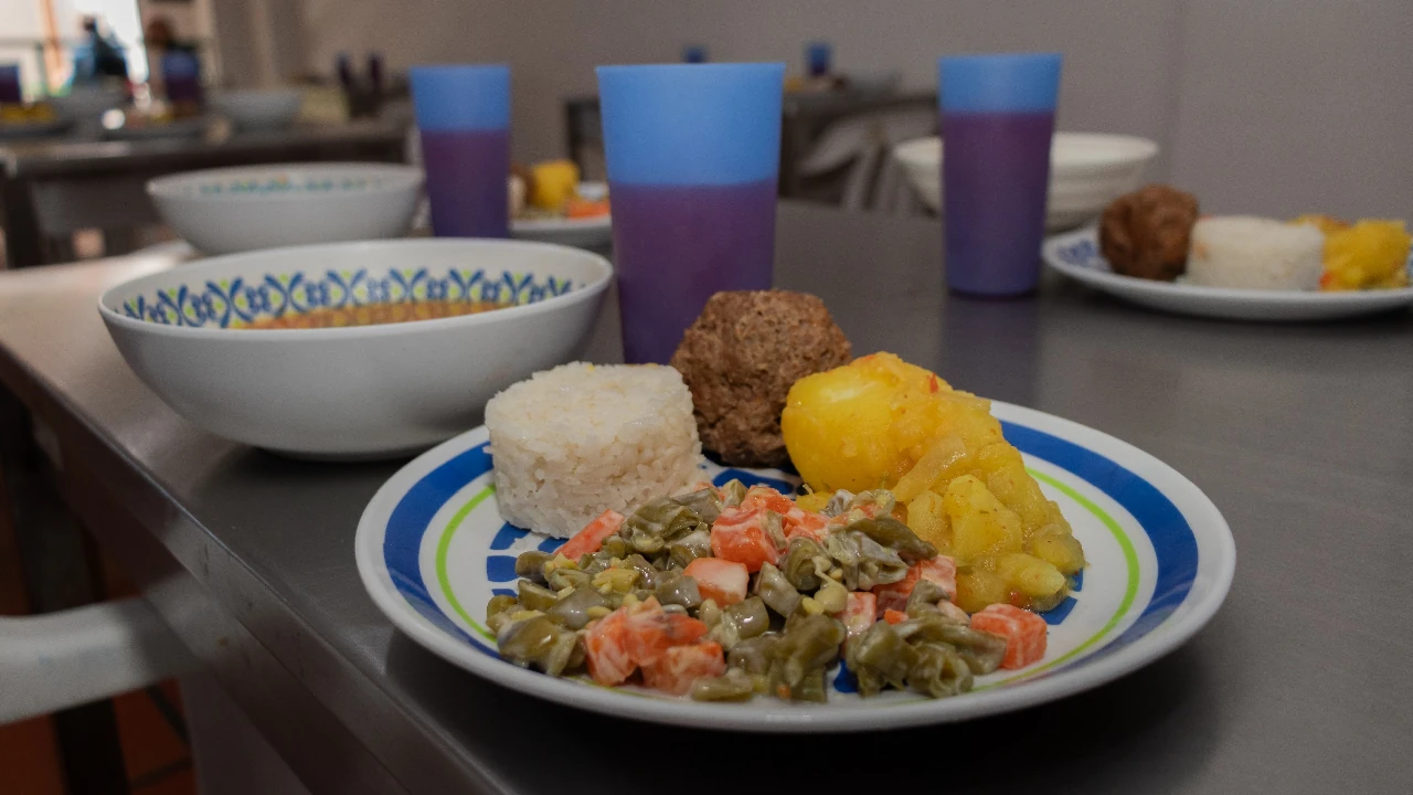 La Ceja cuida a sus abuelos: 35 adultos mayores reciben alimentación diaria y apoyo integral 1 alimentacion-adultos-mayores-vulnerabilidad-laceja1
