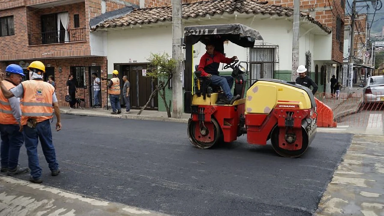 Bello acelera la recuperación de la malla vial con más de 20 intervenciones en diferentes sectores del municipio 3 bello-continua-trabajos-reparacion-vias-municipio