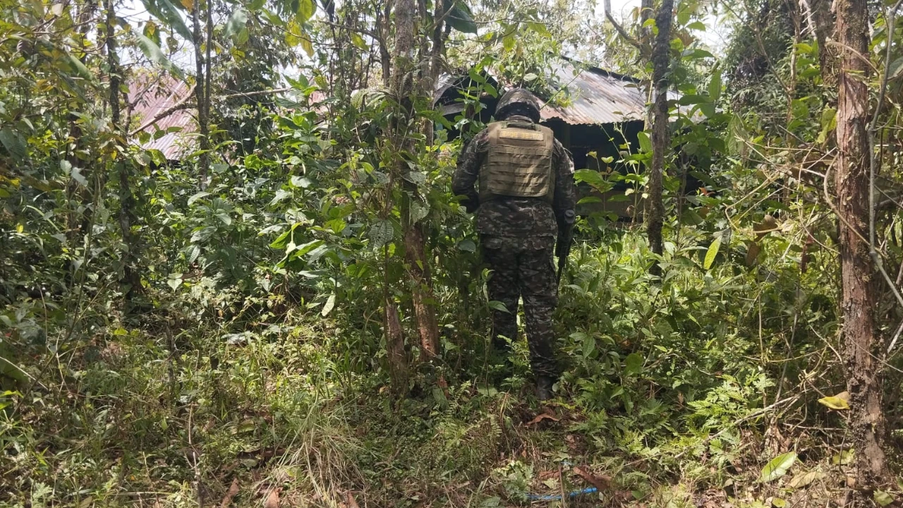 Ejército evitó una tragedia en Valdivia, destruyó un explosivo tipo cilindro en zona rural del municipio 1 ejercito-destruyo-explosivo-tipo-cilindro-zona-rural-valdivia1