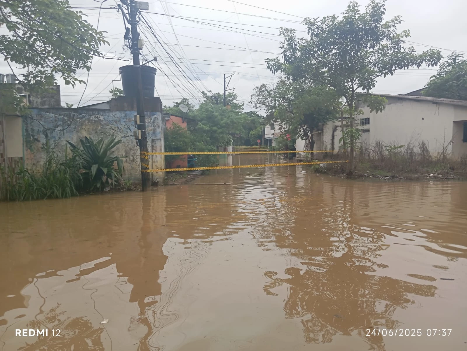 ¡El Bagre bajo el agua! Aumento del caudal del río Nechí y quebrada La Villa causan emergencias en al menos 15 barrios 2 el bagre 4