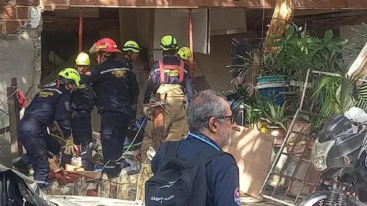 Un muerto y 3 personas con el 90% de sus cuerpos quemados dejó explosion de pipeta de gas en Itagüí 1 explosion-casa-itagui-pipeta-gas-muerto-heridos