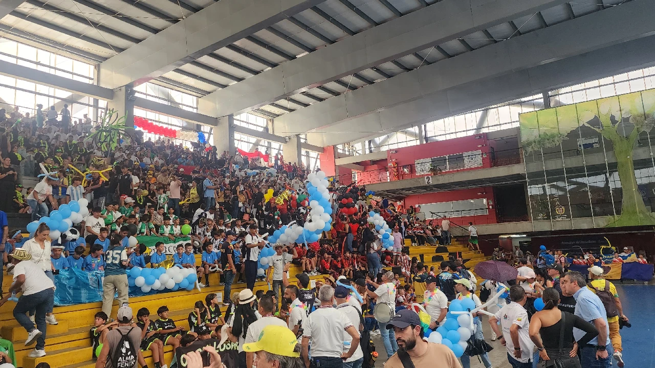 Itagüí vibra con récord de participación de deportistas en el Zonal Municipal del Babyfútbol 2025 1 inicio-zonal-municipal-itagui-babyfutbol-camino-festivalfestivales