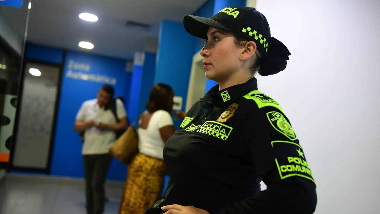 La Policía refuerza la seguridad durante vacaciones y temporada de prima en Medellín con incremento de patrullajes 1 policia-nacional-medellin-campañas-seguridad-prevencion-vacaciones-primas1
