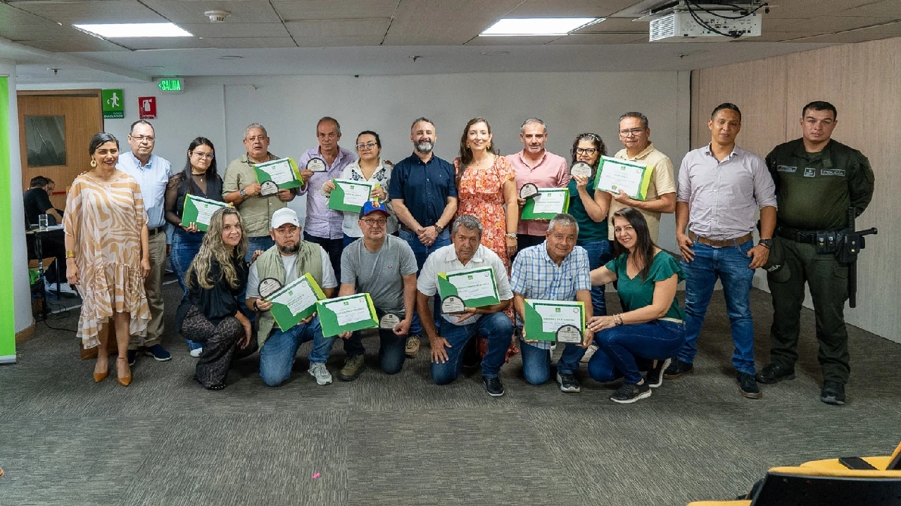 Empresas forestales del Valle de Aburrá reciben reconocimiento por su compromiso con la madera legal 1 reconocimiento-empresas-forestales-valle-aburra2