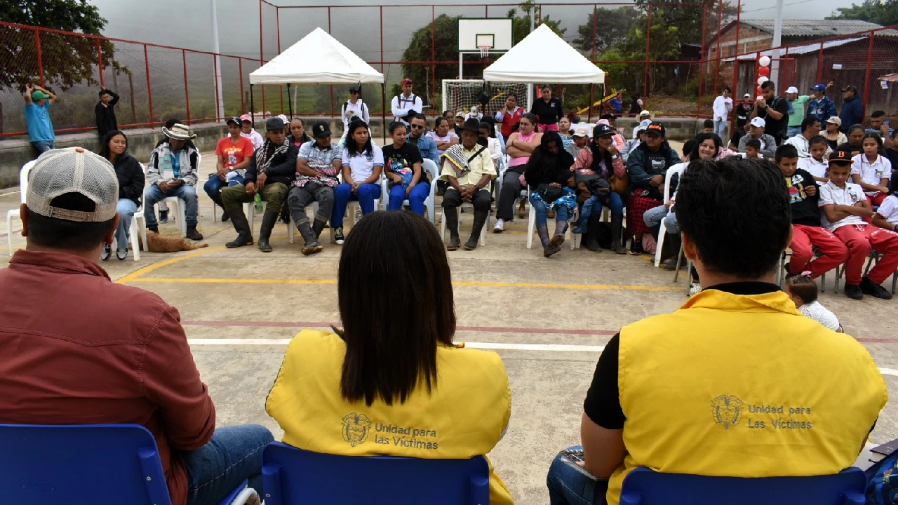 Dabeiba renace con cancha y parque infantil: víctimas del conflicto transforman su territorio con obras de reparación 2 reparacion-victimas-conflicto-armado-dabeiba-cancha-parque1