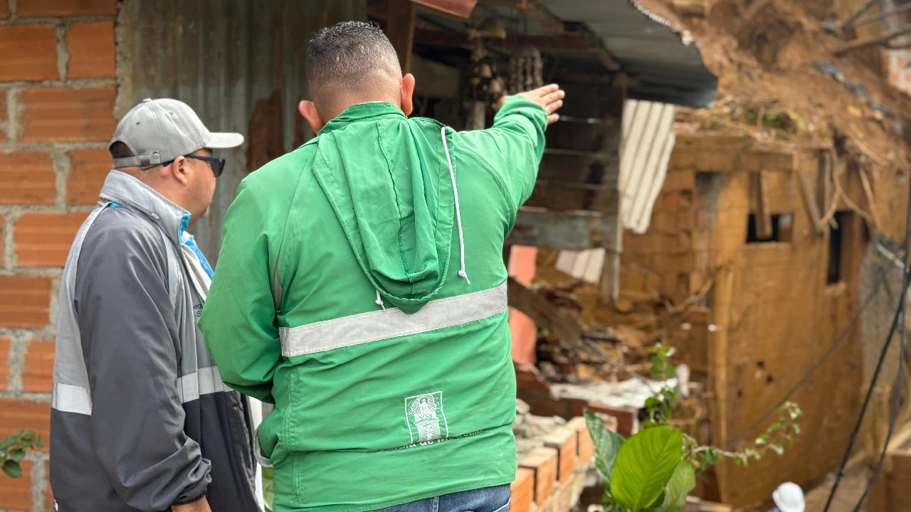 Evacuación preventiva en Villatina: autoridades actúan ante riesgo inminente de deslizamiento 3 riesgo-deslizamiento-villatina-tras-emergenica-evacuacion-preventiva2