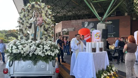 Conductores recorrieron Medellín en caravana en honor a la Virgen del Carmen