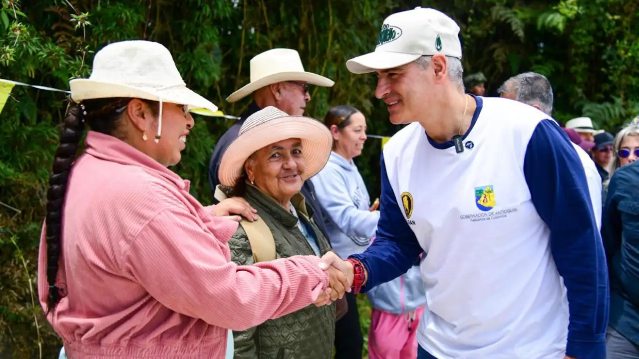 El Gobernador Andrés Julián entrega vías rurales San Pedro de los Milagros