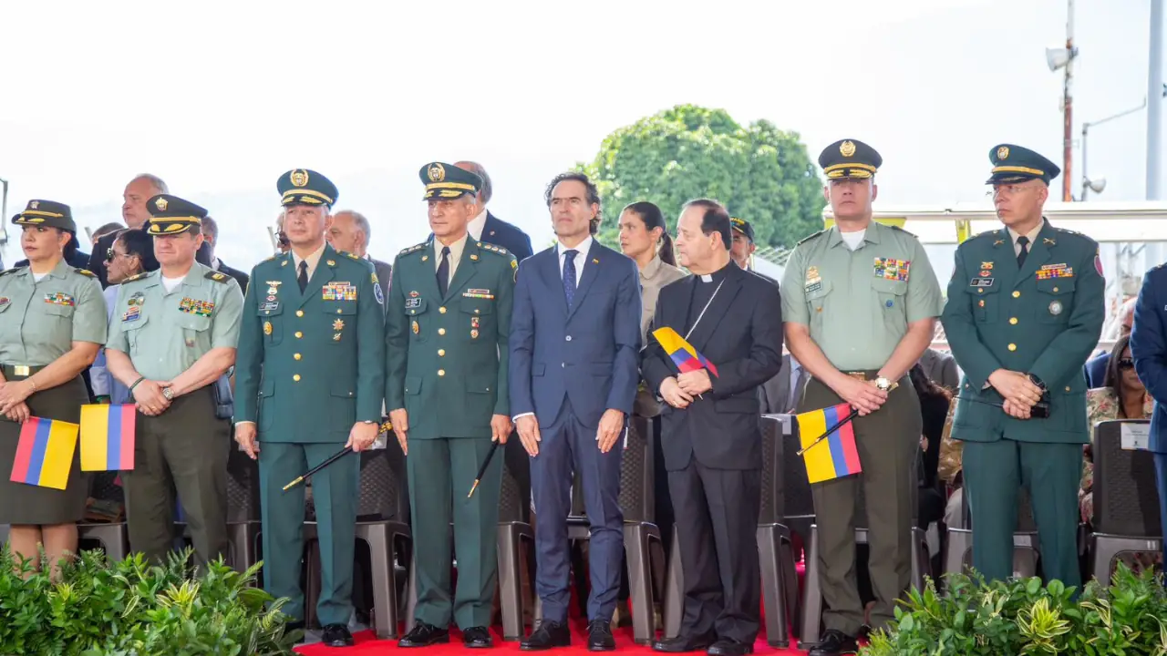 El desfile militar recorrió las calles de Medellín en conmemoración del 20 de julio 1 El desfile militar recorrió las calles de Medellín en conmemoración del 20 de julio