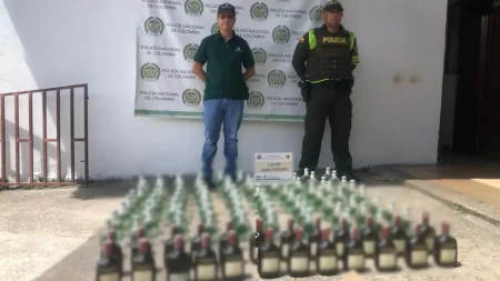 Incautan más de 100 botellas de licor adulterado en la vía La Pintada - Medellín