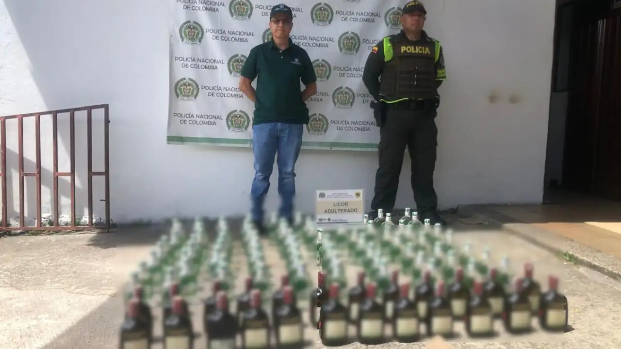 Incautan más de 100 botellas de licor adulterado en la vía La Pintada - Medellín
