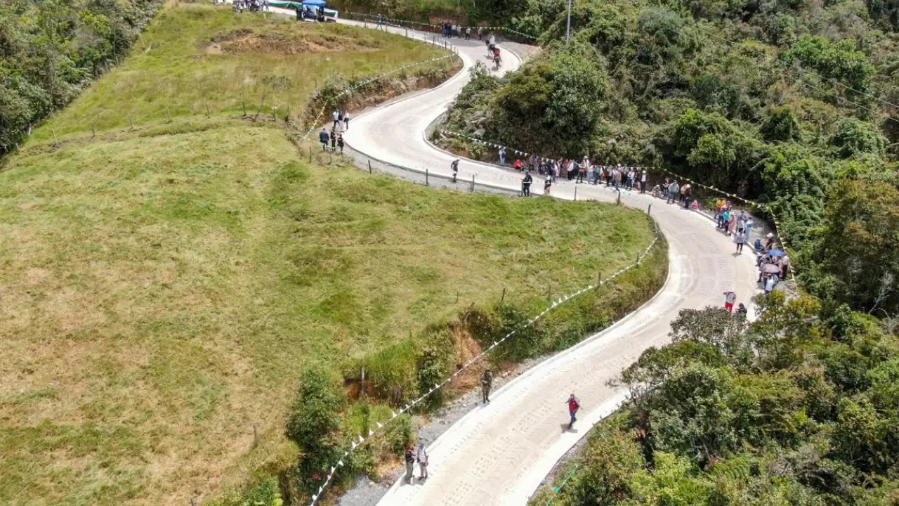 El Gobernador Andrés Julián entrega vías rurales San Pedro de los Milagros