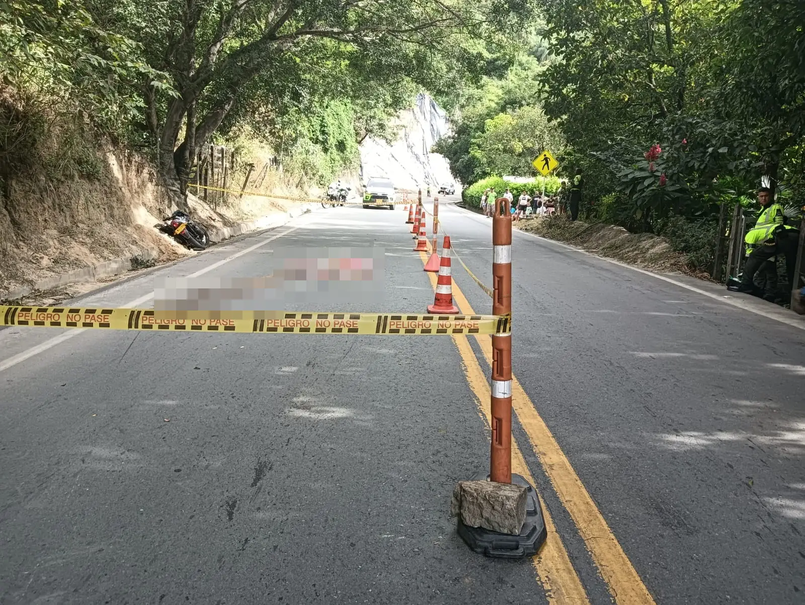 Una persona falleció tras ser atropellada por una moto en la vía Bolombolo – Santa Fe de Antioquia 1 Una persona falleció tras ser atropellada por una moto en la vía Bolombolo – Santa Fe de Antioquia