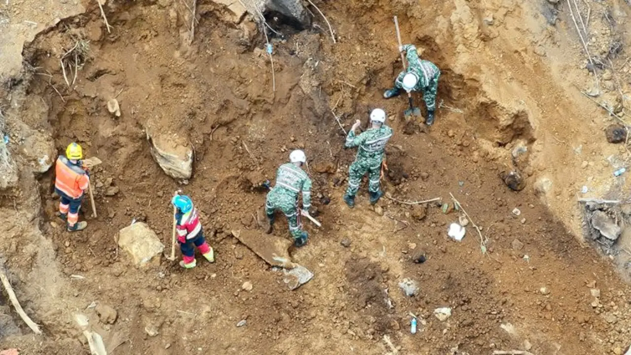 La UdeA analiza junto a expertos internacionales las causas del deslizamiento en Bello 1 Confirman hallazgo de tres cuerpos más en zona afectada por deslizamiento en Granizal