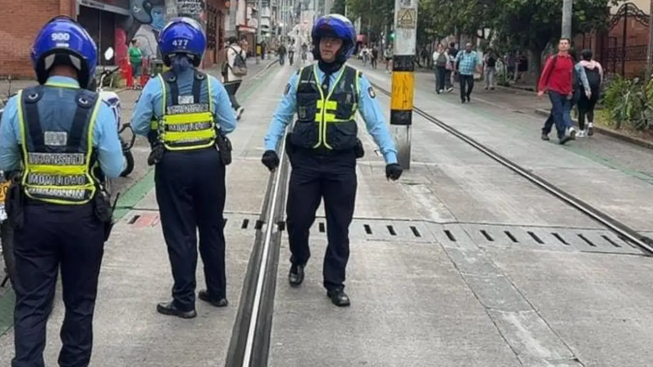 Incrementan los controles a vehículos que invaden los carriles del Metroplús y el tranvía 1 Incrementan los controles a vehículos que invaden los carriles del Metroplús y el tranvía