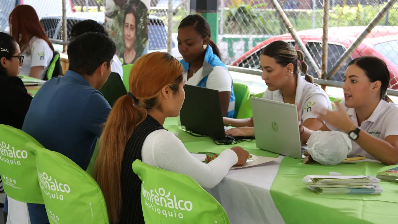 Más de 1.300 vacantes disponibles en Antioquia a través de Comfenalco 2 Más de 1.300 vacantes disponibles en Antioquia a través de Comfenalco