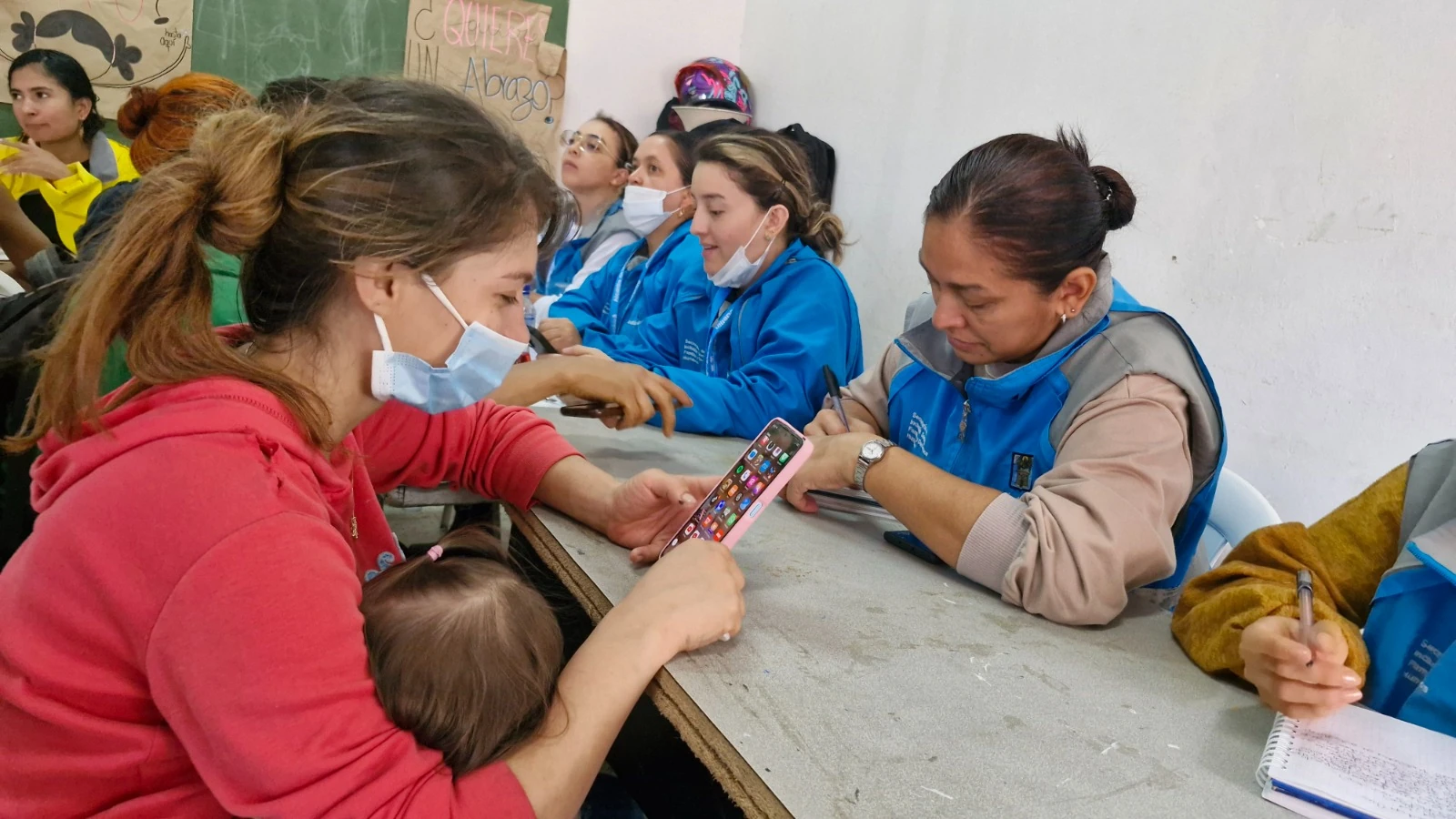 Alcaldía brinda apoyo a familias de Villatina tras emergencia: se han entregado más de 370 ayudas humanitarias 2 Ayudas Villatina 3