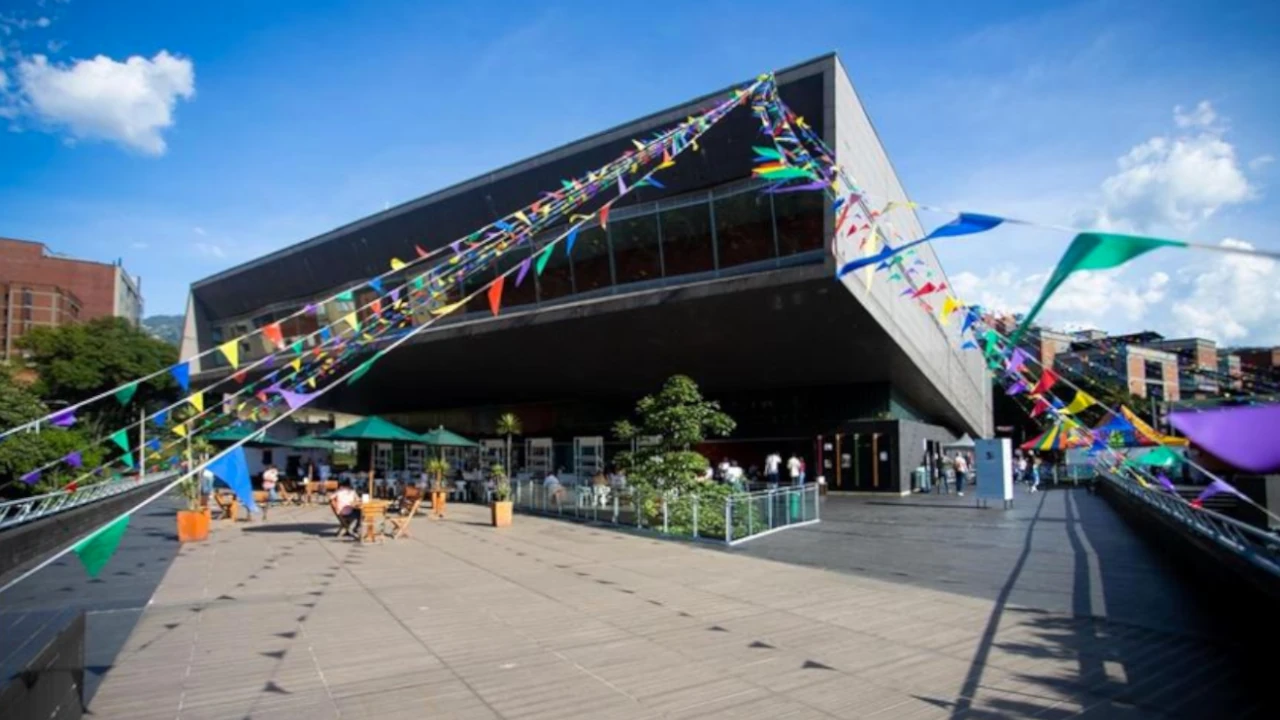 BibliotecaDeboraArango