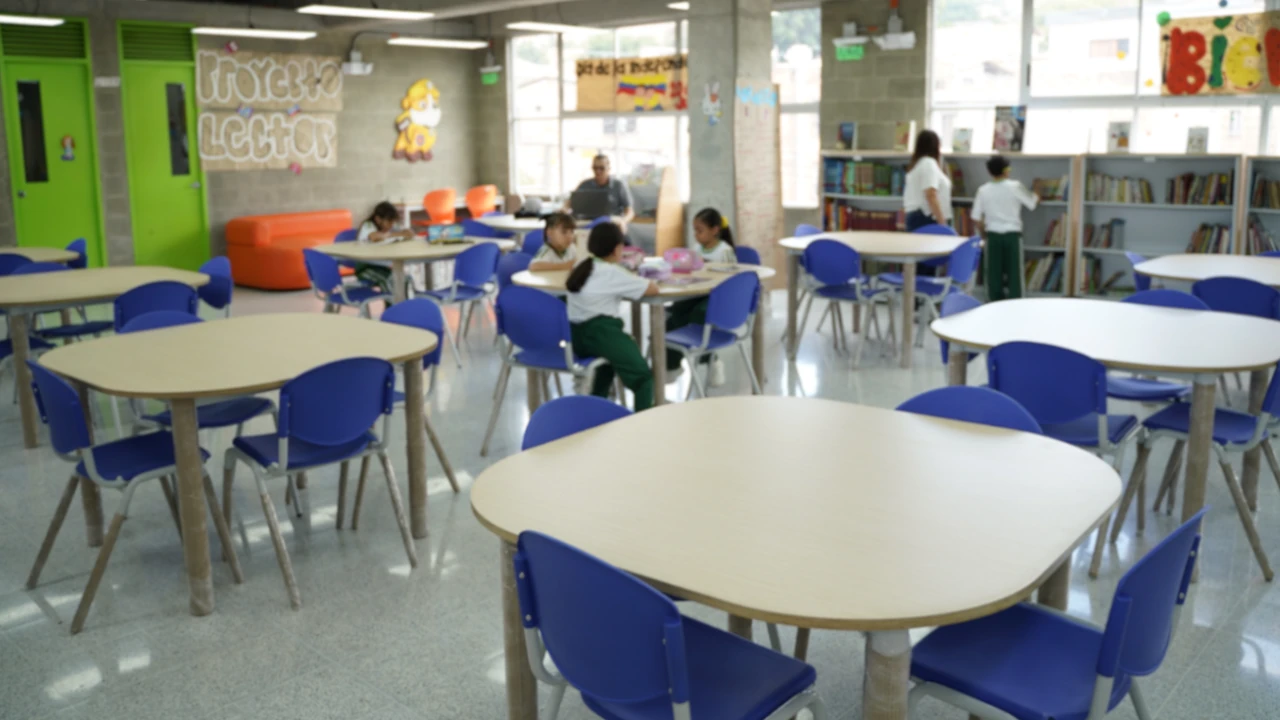 Aulas, comedores escolares y espacios pedagógicos: Bello fortalece sus instituciones educativas con dotación histórica
