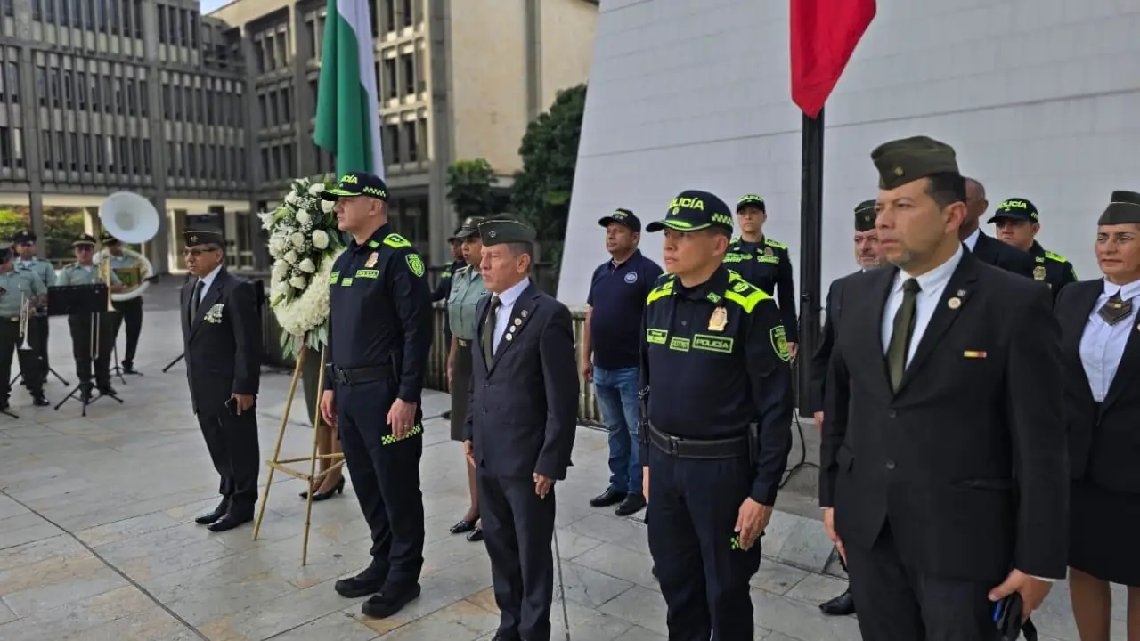 La Policía Metropolitana del Valle de Aburrá rindió homenaje a quienes entregaron su vida por Colombia