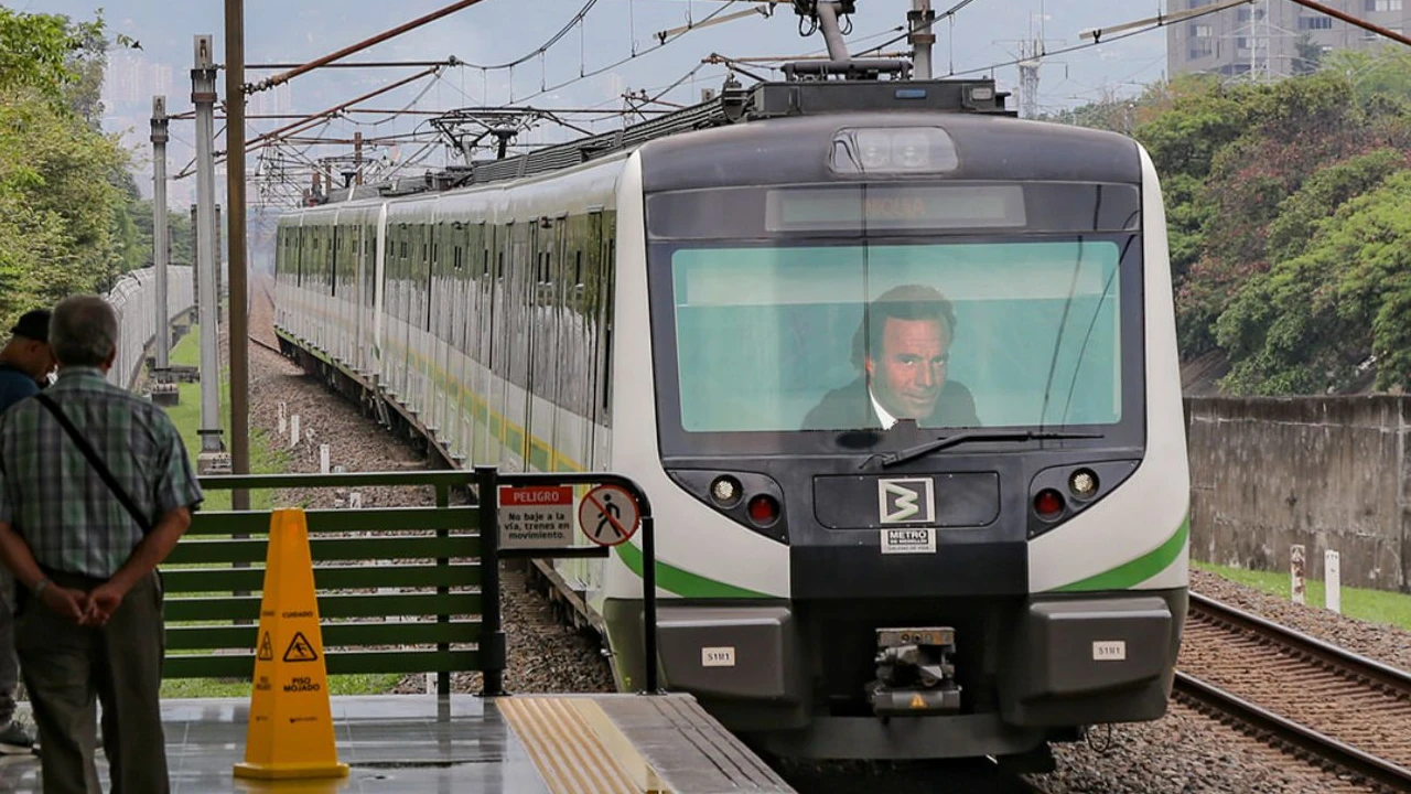 ¡Con julio a bordo! Llegó el mes de julio y así cómicamente recibió el mes el Metro de Medellín