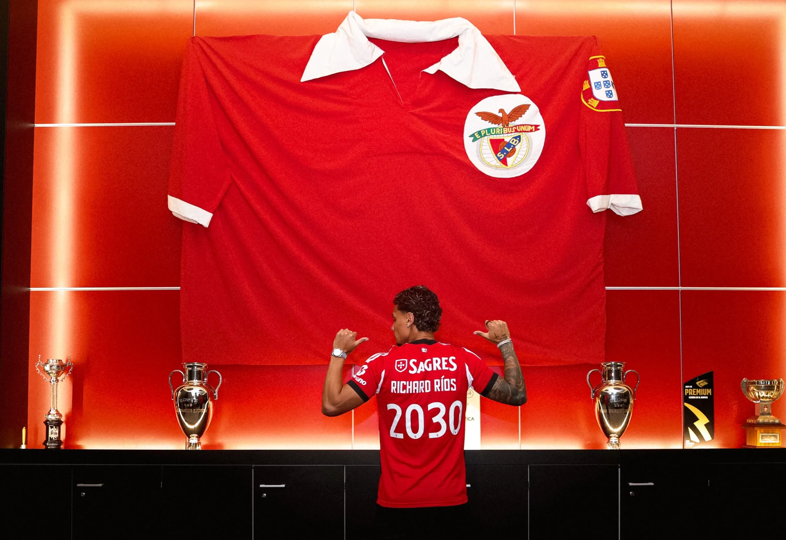 ¡Es oficial! El colombiano Richard Ríos fue presentado como nuevo jugador del Benfica 1 Richard Rios 1 scaled