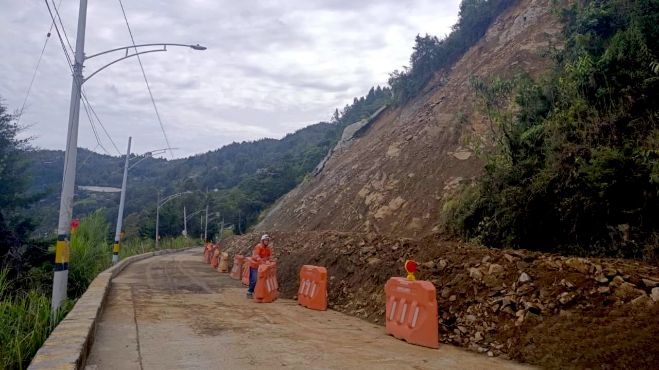 via-derrumbe-santa elena-estado-de-via