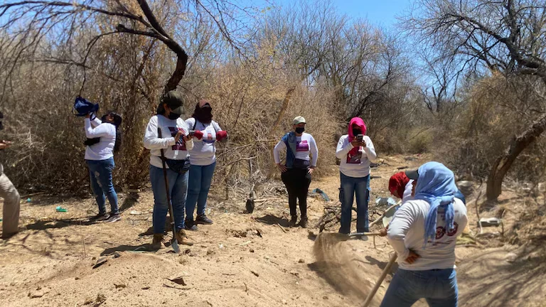 las hermanitas estaban abrazadas 1 Sonora