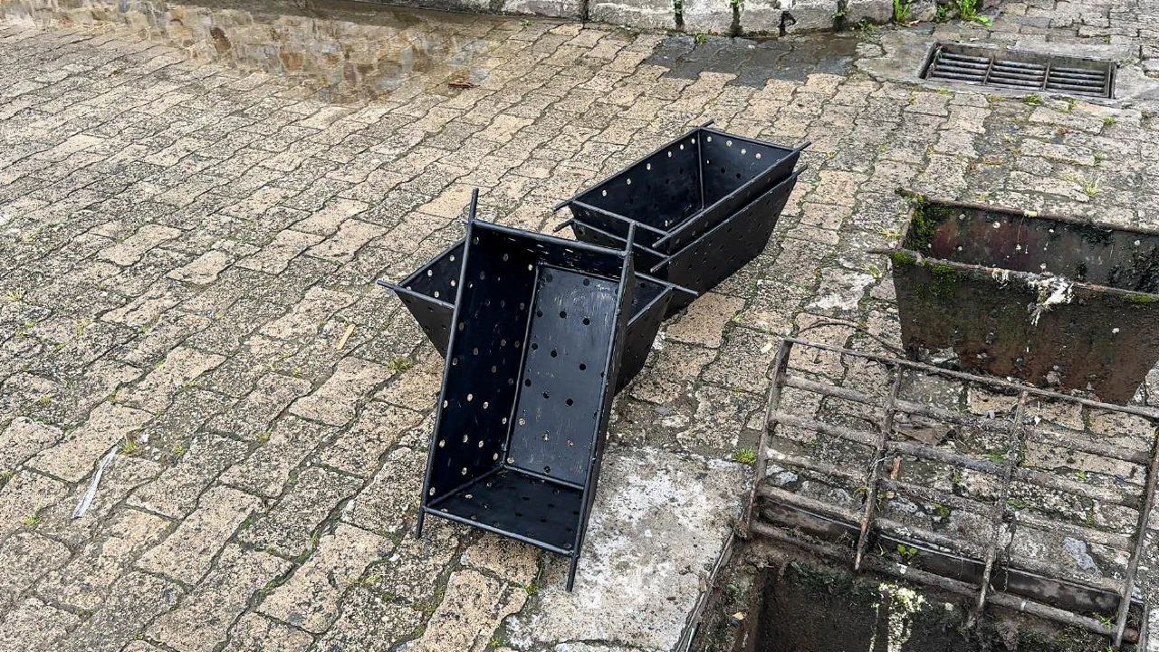 La Ceja refuerza su defensa contra inundaciones viales con nuevas canastillas colectoras de residuos 1 alcantarillas-instalacion-canastillas-municipio-laceja-inundaciones2