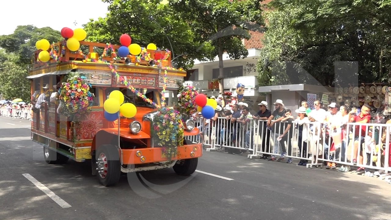 Desfile Chivas y Flores 2025: Tradición sobre ruedas que conecta el alma montañera