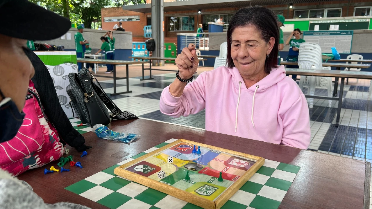 Medellín lleva la experiencia a escena: 100 adultos mayores competirán en los Juegos Nacionales e Internacionales 1 delegacion-medellin-adultos-mayores-juegos-nacional-internacionales