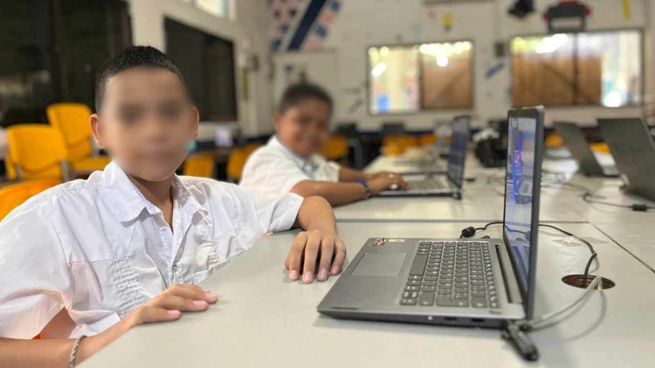Instituciones Educativas del Bajo Cauca Antioqueño recibieron más de 2 mil equipos de cómputo 2 entrega-equipos-computo-escuelas-bajo-cauca-antioquia