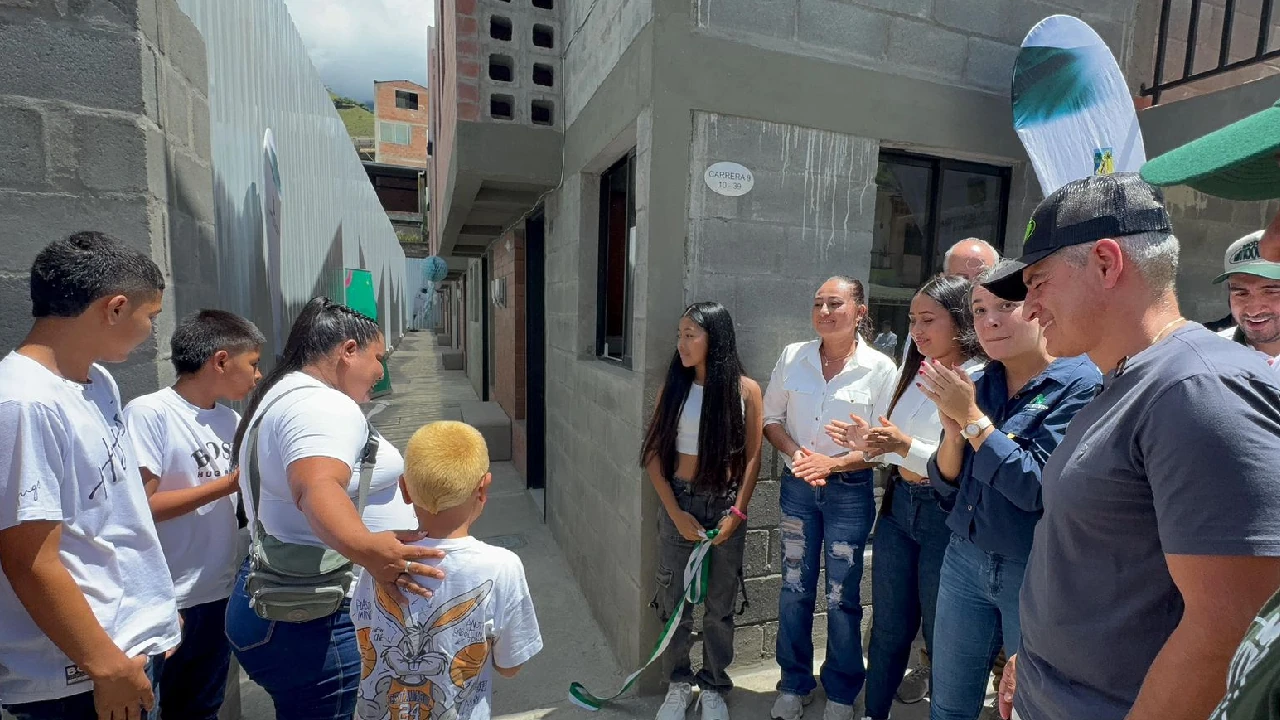 familias-damnificadas-lluvias-dabeiba-reciben-nuevas-viviendas1