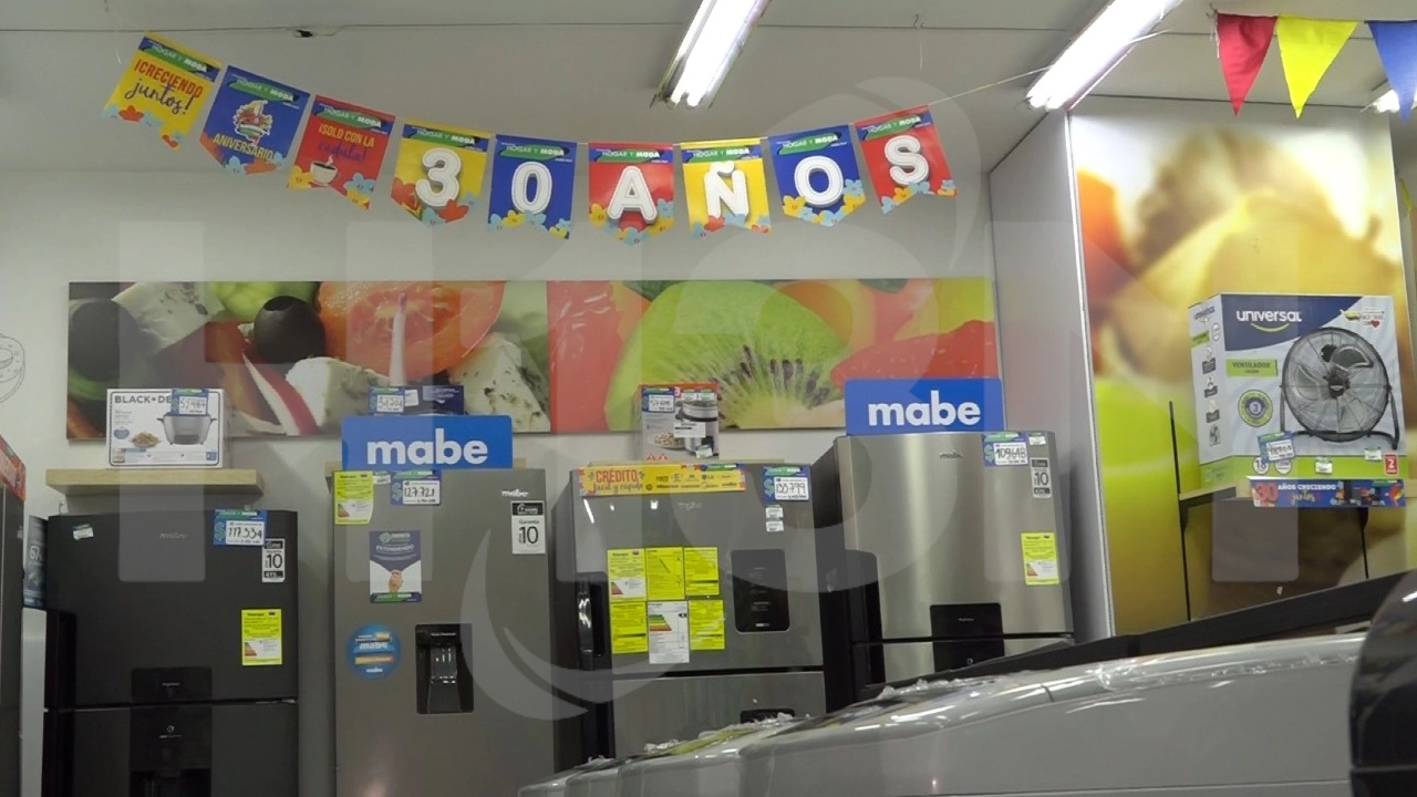 décadas de confianza, cercanía y grandes ofertas para las familias colombianas 1 décadas de confianza, cercanía y grandes ofertas para las familias colombianas