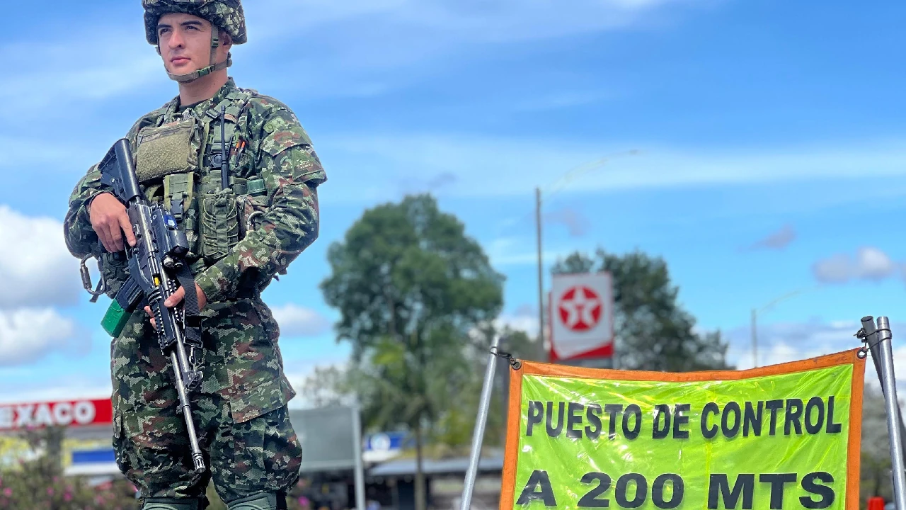 Control al transporte legal: autoridades desplegaron operativo en vías cercanas al Aeropuerto de Rionegro 1 operativo-movilidad-alrededores-aeropuerto-rionegro1