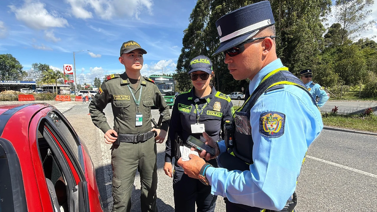 Control al transporte legal: autoridades desplegaron operativo en vías cercanas al Aeropuerto de Rionegro 2 operativo-movilidad-alrededores-aeropuerto-rionegro2