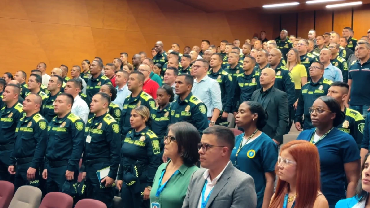 policias-se-capacitan-temas-juridicos-persomneria-medellin2