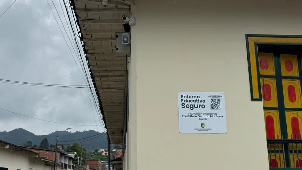 Más de 3 mil redes de participación ciudadanas fortalecen la seguridad en el territorio de Antioquia 3 redes-apoyo-seguridad-antioquia-comunidad-fuerzapublica3